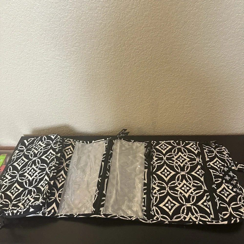 VERA BRADLEY travel organizer hanging Black White Concerto Zippered compartment